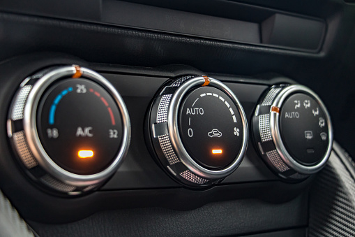 Car AC Not Cooling in Dubai? 10 Common Causes and Professional Fixes
